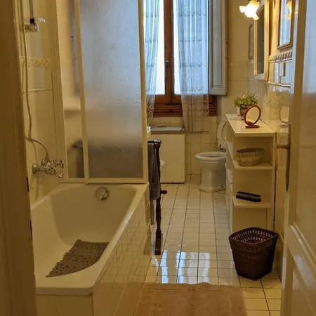 Double Bedroom In Beautiful 30's Style Guest house Florence