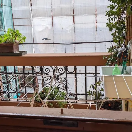 Guest house Double Bedroom In Beautiful 30's Style Florence