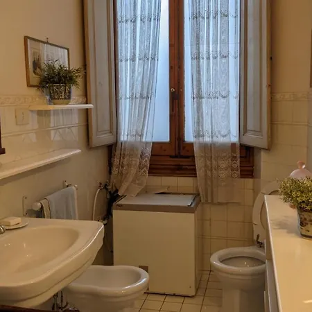 Double Bedroom In Beautiful 30's Style Guest house Florence